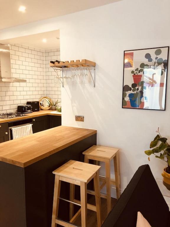 Flat, 3 Bedrooms, Sleeps 6, Close To Shops And Hove