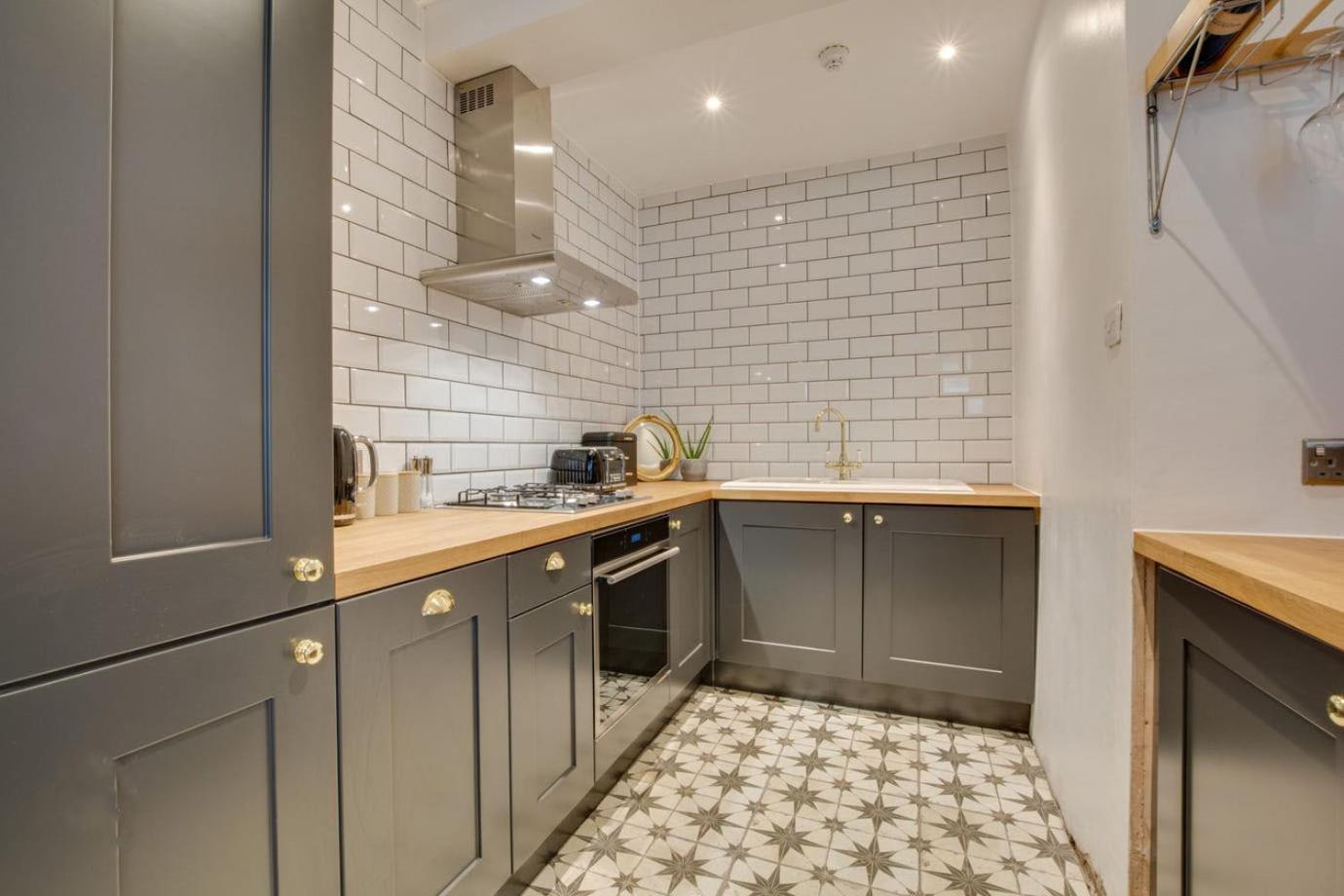 Flat, 3 Bedrooms, Sleeps 6, Close To Shops And * Hove