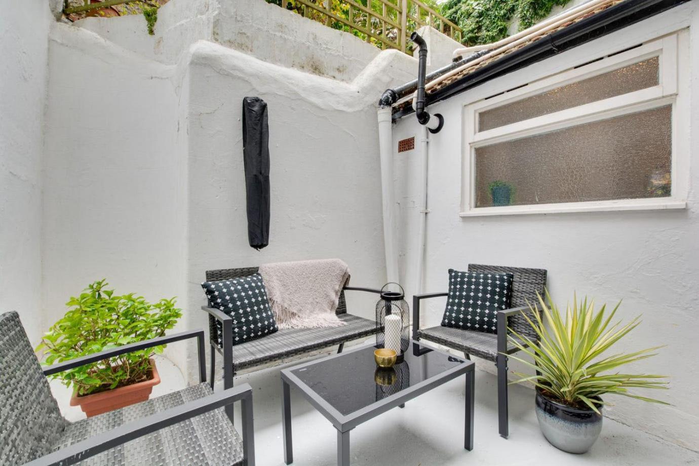 Flat, 3 Bedrooms, Sleeps 6, Close To Shops And Hove