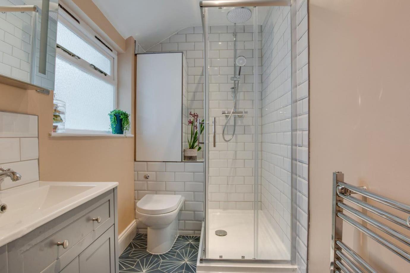 Flat, 3 Bedrooms, Sleeps 6, Close To Shops And * Hove