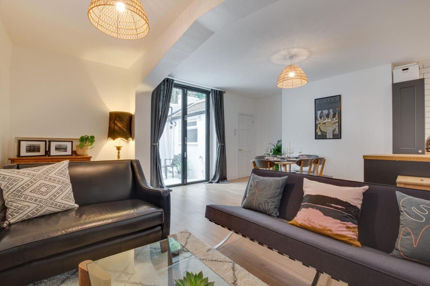 Flat, 3 Bedrooms, Sleeps 6, Close To Shops And Hove